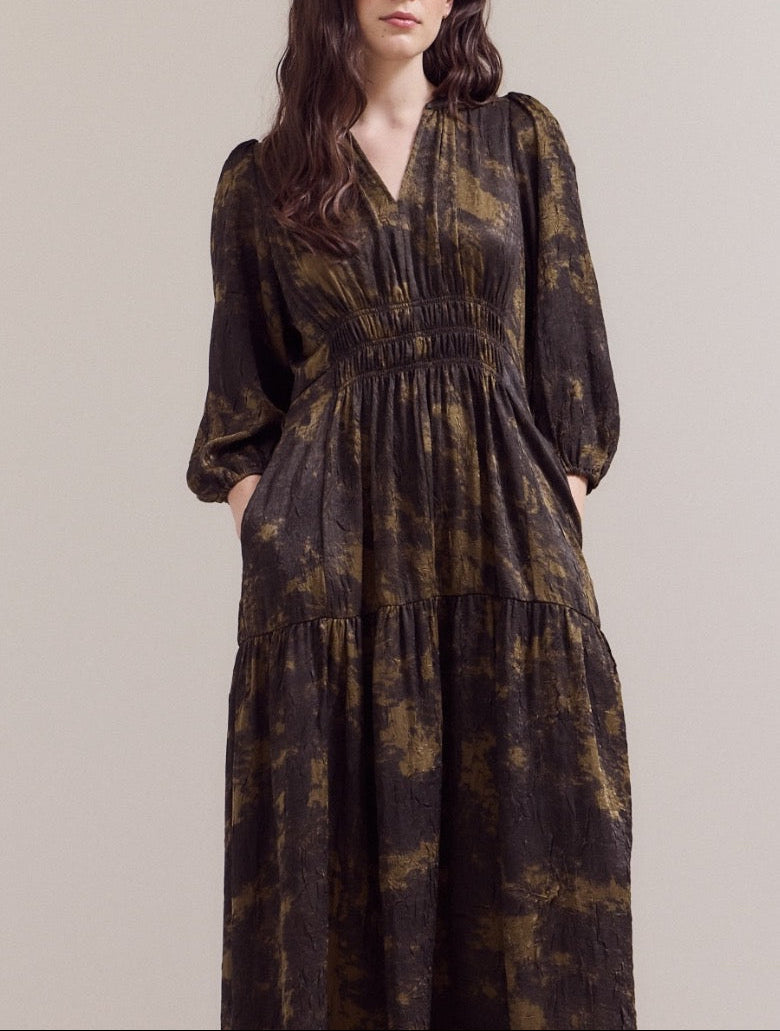 Crinkled Polyester Midi Dress - 3/4 Sleeves, Pockets & Ruched Waist