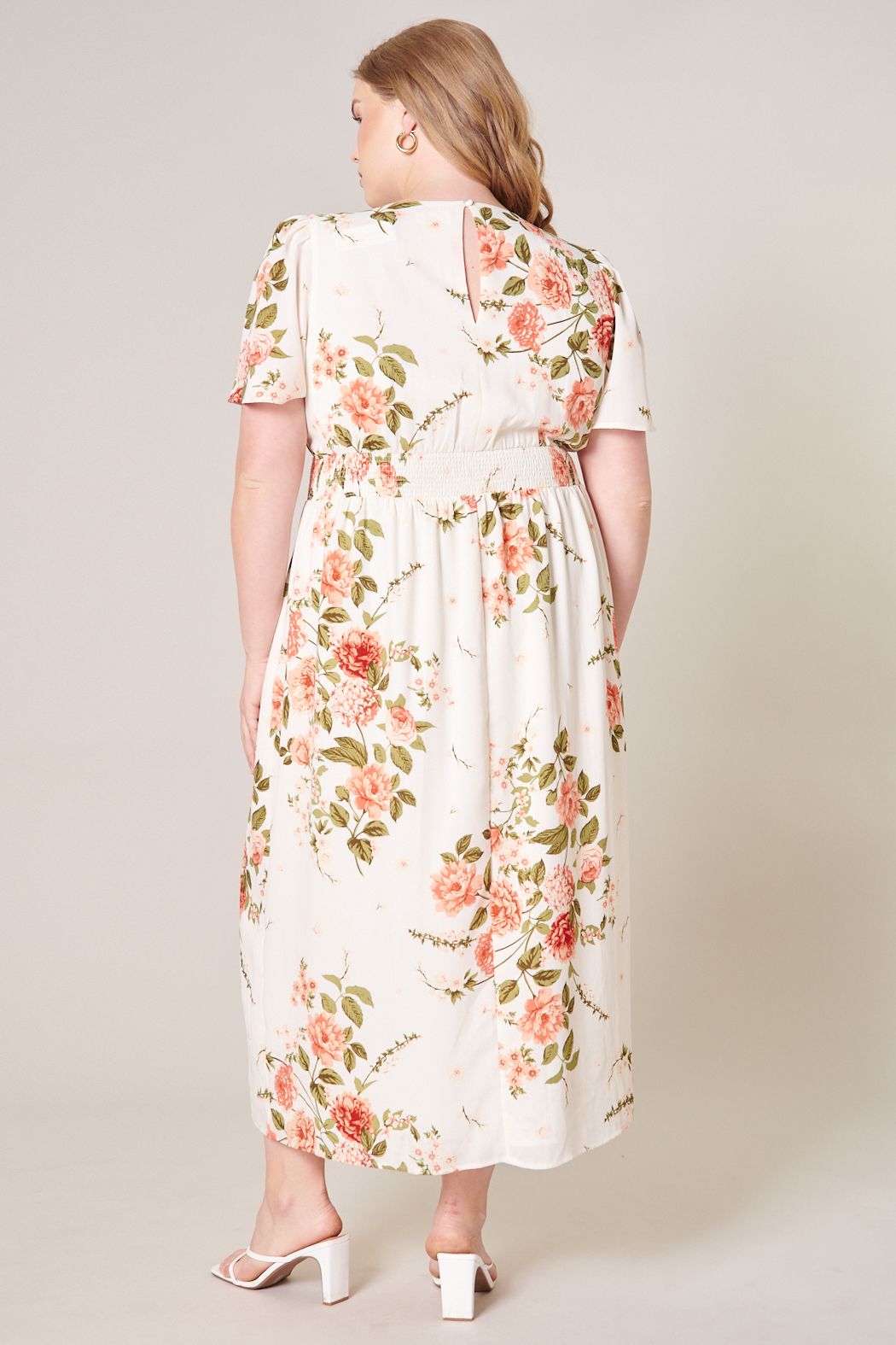 Back view of plus size ivory floral midi dress with keyhole back and smocked waist