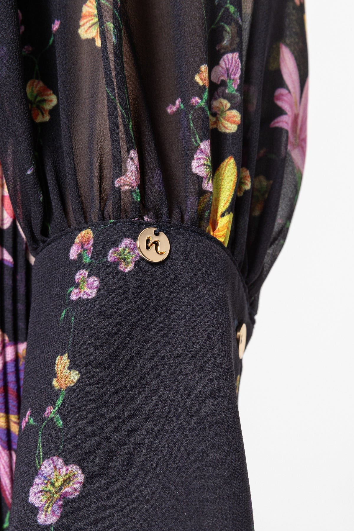 Scarf-detail pleated knee length dress - BTK COLLECTIONS